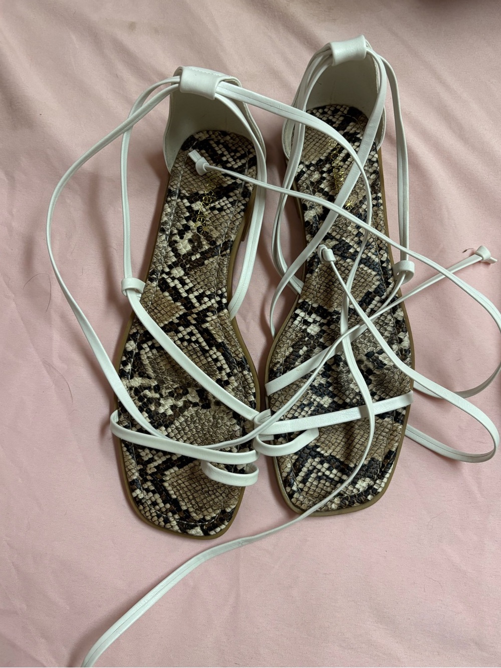 ShoeDazzle Rochel White Snakeskin Lace Up Flat Sandals Size 9